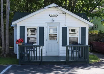 MacKenzie's Motel & Cottages hotel thumbnail 3