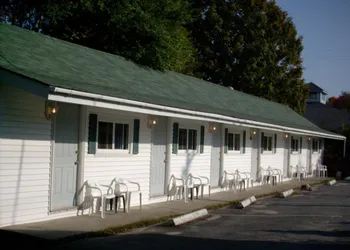 MacKenzie's Motel & Cottages hotel thumbnail 7