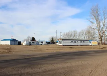 Raval Paradise Motel & RV Park hotel thumbnail 3