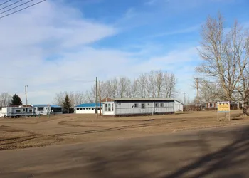 Raval Paradise Motel & RV Park hotel thumbnail 7