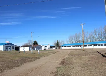 Raval Paradise Motel & RV Park hotel thumbnail 8
