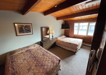 Raccoon Lodge hotel thumbnail 5