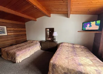 Raccoon Lodge hotel thumbnail 6