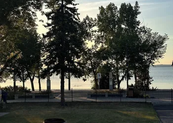 Beach Front Resort hotel thumbnail 3