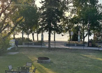 Beach Front Resort hotel thumbnail 4