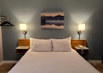 Fireweed Motel hotel thumbnail 8