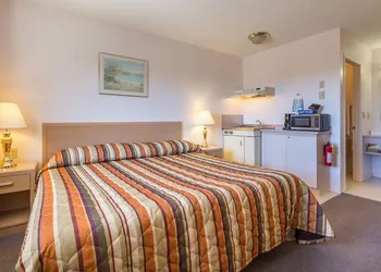 Bon Voyage Inn hotel thumbnail 8