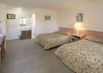 Beachside Motel hotel thumbnail 8