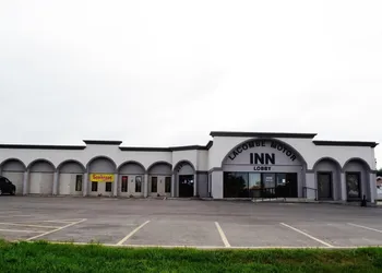 Lacombe Motor Inn hotel thumbnail 2