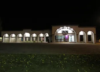 Lacombe Motor Inn hotel thumbnail 3