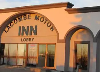 Lacombe Motor Inn hotel thumbnail 4