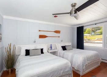 Lighthouse Motel & Cottages hotel thumbnail 7