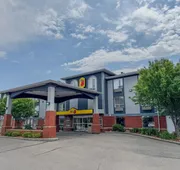 Super 8 by Wyndham High River AB hotel detail image 3
