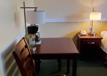 Comox Valley Inn & Suites hotel thumbnail 2