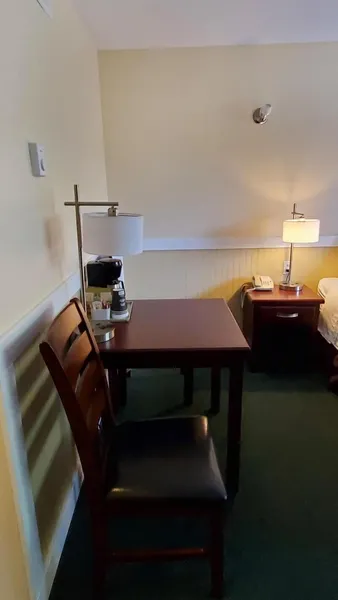 Comox Valley Inn & Suites hotel detail image 2