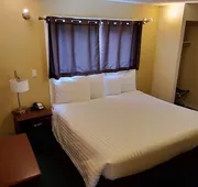 Comox Valley Inn & Suites hotel detail image 3