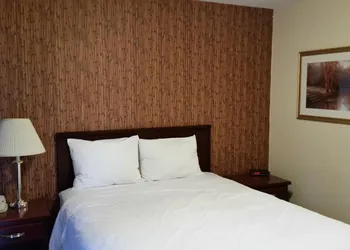 Comox Valley Inn & Suites hotel thumbnail 4