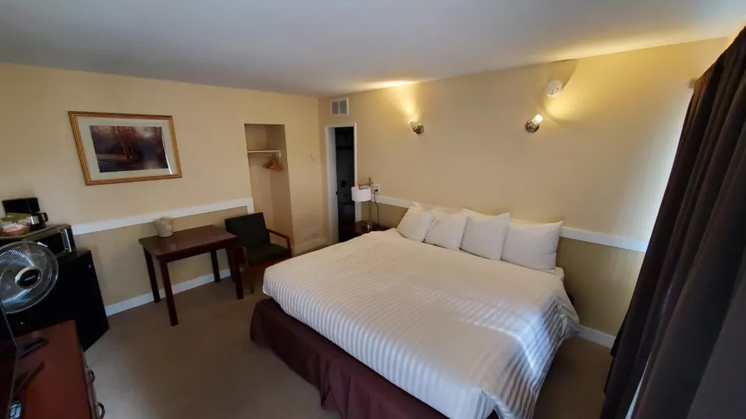 Comox Valley Inn & Suites hotel detail image 6