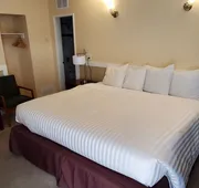 Comox Valley Inn & Suites hotel detail image 7