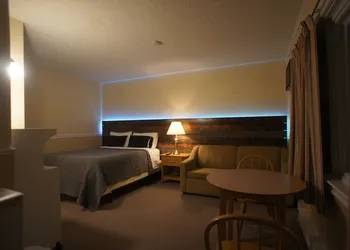 Silverwood Inn & Suites hotel thumbnail 4