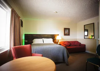 Silverwood Inn & Suites hotel thumbnail 5