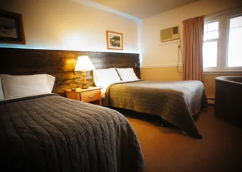 Silverwood Inn & Suites hotel thumbnail 6