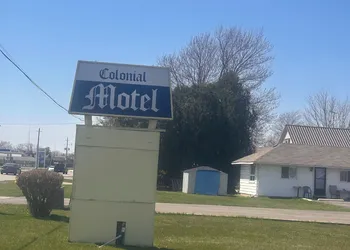 Colonial Motel hotel thumbnail 4