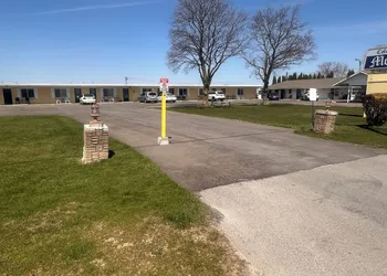 Colonial Motel hotel thumbnail 8