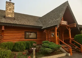 Cariboo Lodge hotel thumbnail 2