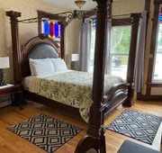 Colonial Charm Inn hotel detail image 7