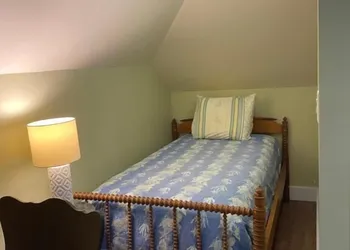 Colonial Charm Inn hotel thumbnail 8