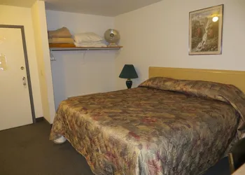 Lazy J Motel hotel thumbnail 7