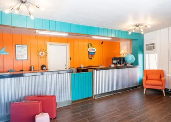 The Atomic Blue Motor-Inn hotel thumbnail 5