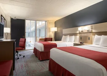 Ramada by Wyndham Clarion hotel thumbnail 3