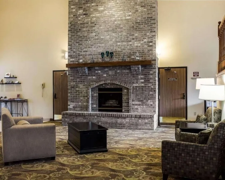 Quality Suites Near West Acres hotel detail image 6