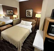 Quality Suites Near West Acres hotel detail image 7