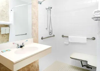 Travelodge by Wyndham Lincoln Airport I-80 hotel thumbnail 4