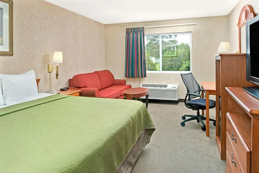Travelodge by Wyndham Lincoln Airport I-80 hotel detail image 6