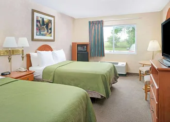 Travelodge by Wyndham Lincoln Airport I-80 hotel thumbnail 8