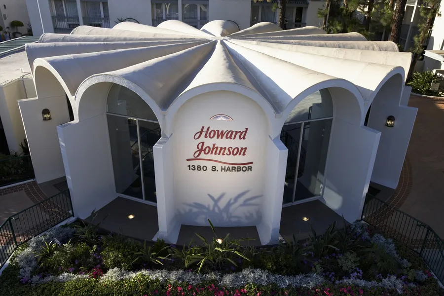 Howard Johnson by Wyndham Anaheim Hotel and Water Playground hotel detail image 2