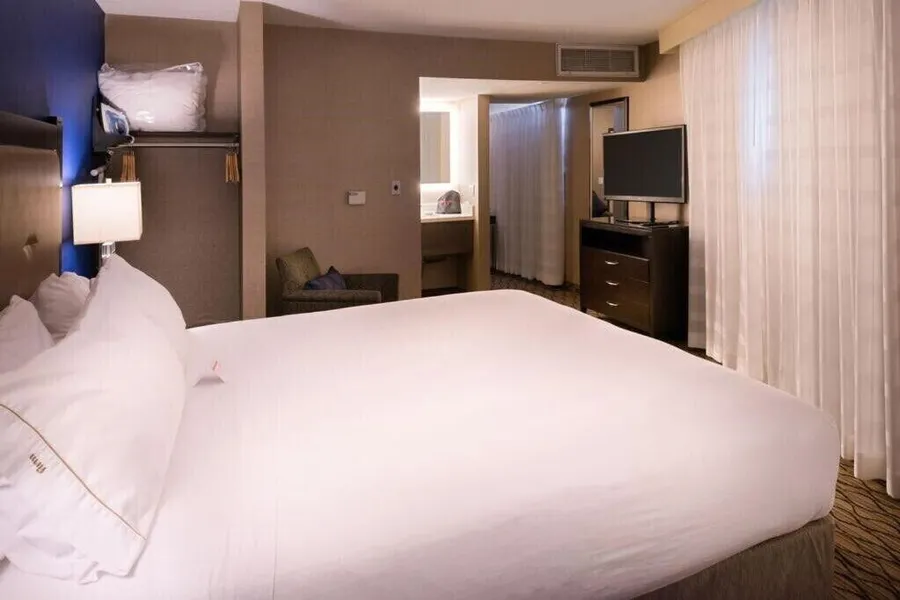 Holiday Inn Express & Suites Pasadena - Los Angeles by IHG hotel detail image 6