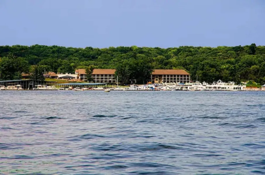 Fourwinds Lakeside Inn & Marina hotel detail image 2