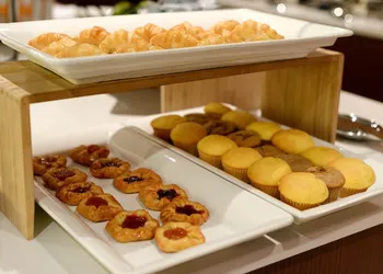Crowne Plaza JFK Airport New York City an IHG Hotel hotel thumbnail 4