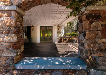 Olde Mill Inn hotel thumbnail 4