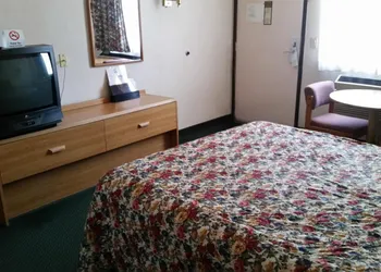 Economy Inn Motel hotel thumbnail 7
