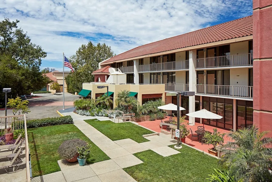 La Quinta Inn & Suites by Wyndham Thousand Oaks-Newbury Park hotel detail image 2