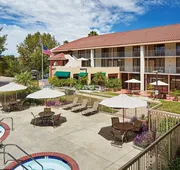 La Quinta Inn & Suites by Wyndham Thousand Oaks-Newbury Park hotel detail image 4