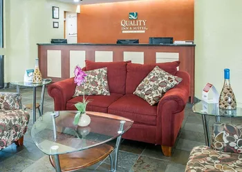 Quality Inn & Suites Kansas City I-435n Near Sports Complex hotel thumbnail 4
