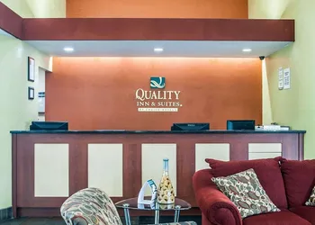 Quality Inn & Suites Kansas City I-435n Near Sports Complex hotel thumbnail 6