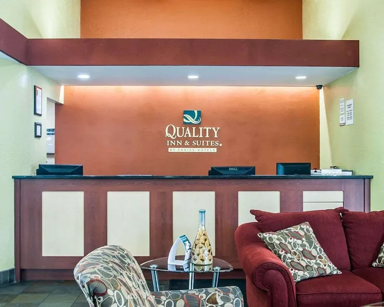 Quality Inn & Suites Kansas City I-435n Near Sports Complex hotel detail image 6